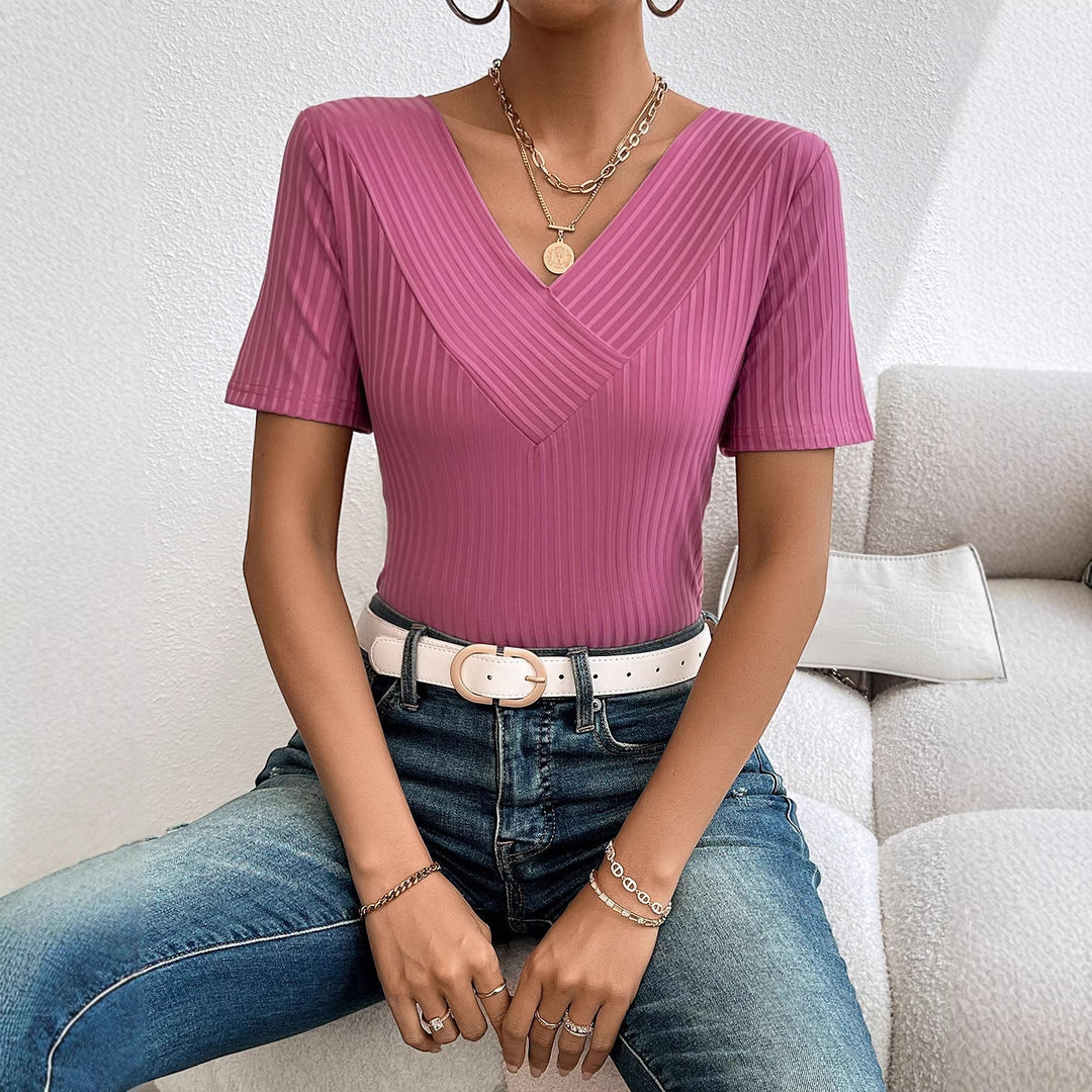 T-shirt élégant pour femmes avec col en V et texture plissée Levoire