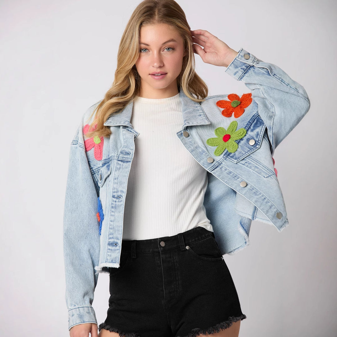 Veste en denim tendance pour femmes au look sportif avec motif coloré Levoire