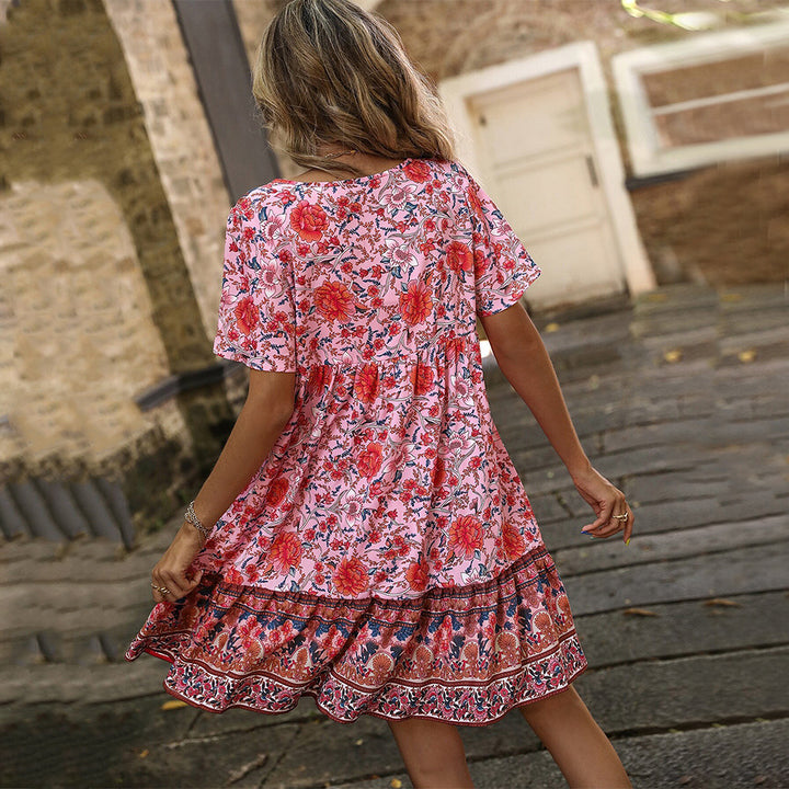 Robe d'été florale pour femmes avec ourlet à volants ludique et détail de boutons Levoire