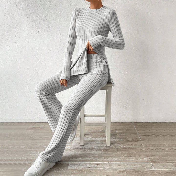 Costume tricot femme avec manches longues élégantes et coupe à la mode Levoire