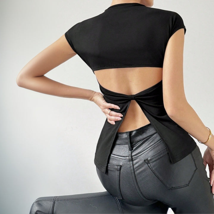 T-shirt femme flatteur pour la silhouette à manches courtes avec une coupe ajustée Levoire