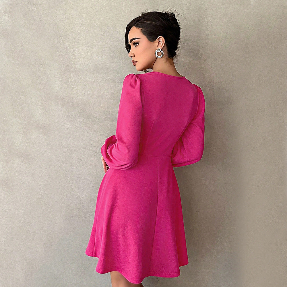 Robe mini pour femme avec décolleté en V profond et élégantes manches bouffantes Levoire
