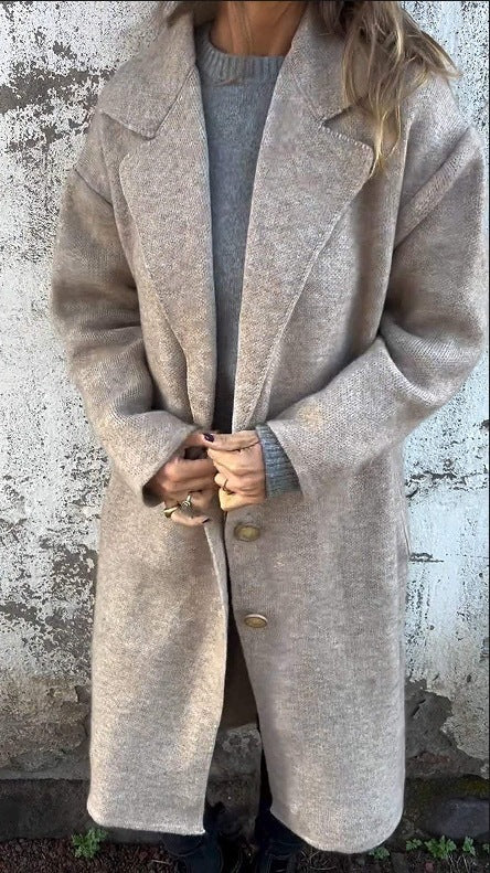 Veste de transition pour femme avec une coupe ample et de élégants détails de boutons Levoire