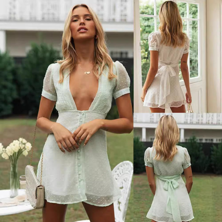 Robe mini légère pour femmes avec des pois délicats et un décolleté en V profond Levoire