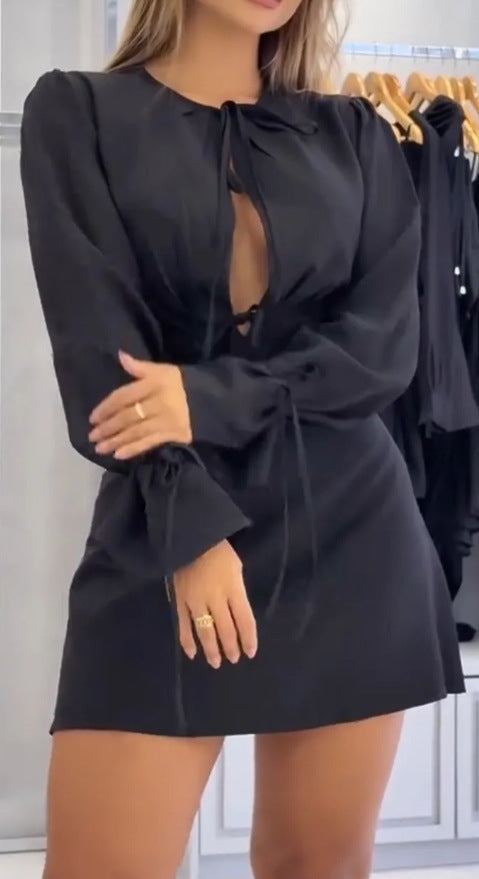 Robe mini pour femmes avec cordon raffiné et élégantes manches bouffantes Levoire