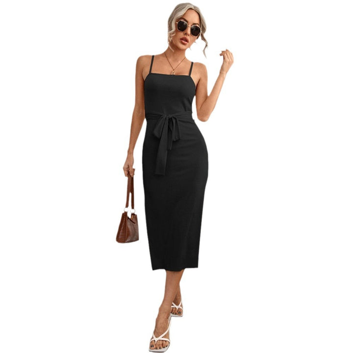 Robe midi pour femmes avec une ceinture taille stylée et des bretelles spaghetti Levoire
