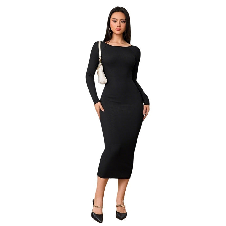 Robe midi ajustée pour femmes avec un élégant encolure ronde et des manches longues Levoire