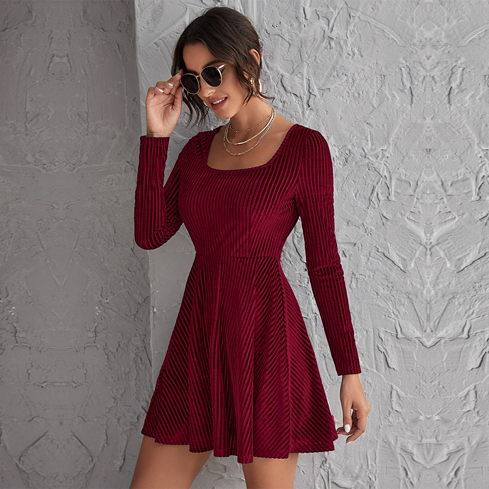 Robe mini femme à décolleté carré profond et manches longues Levoire