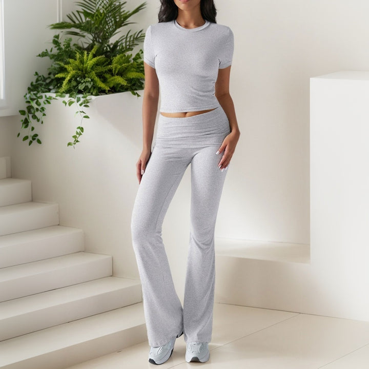 Ensemble de sport pour femmes avec haut ajusté et leggings évasés Levoire