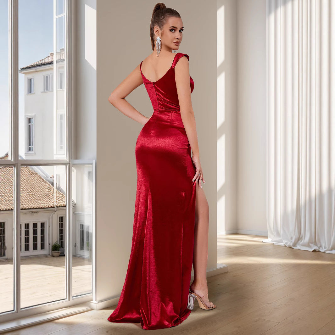 Robe de soirée flatteuse pour les femmes avec décolleté en cœur et drapés subtils Levoire
