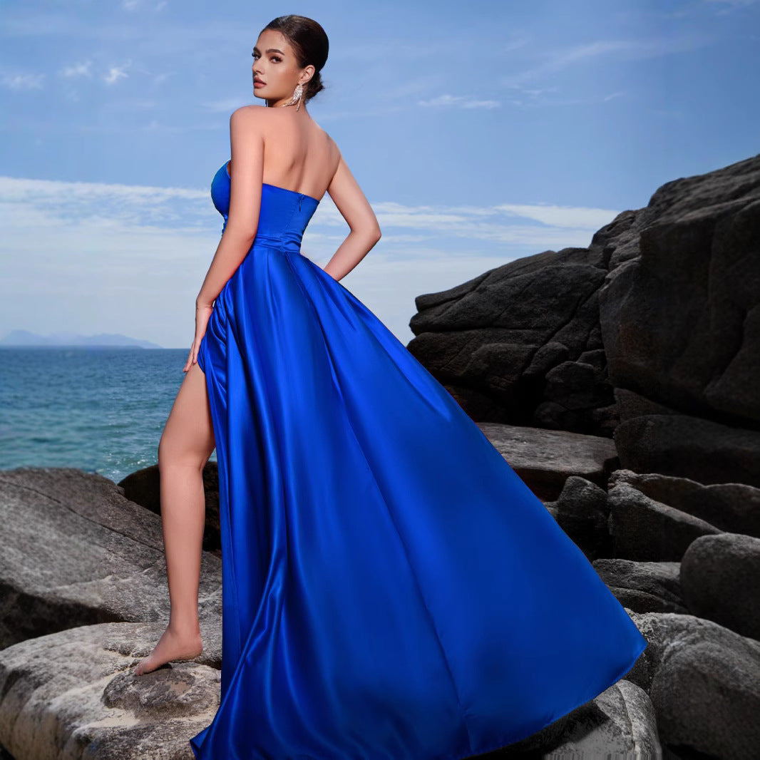 Robe de bal élégante pour femmes avec décolleté profond et grande fente Levoire