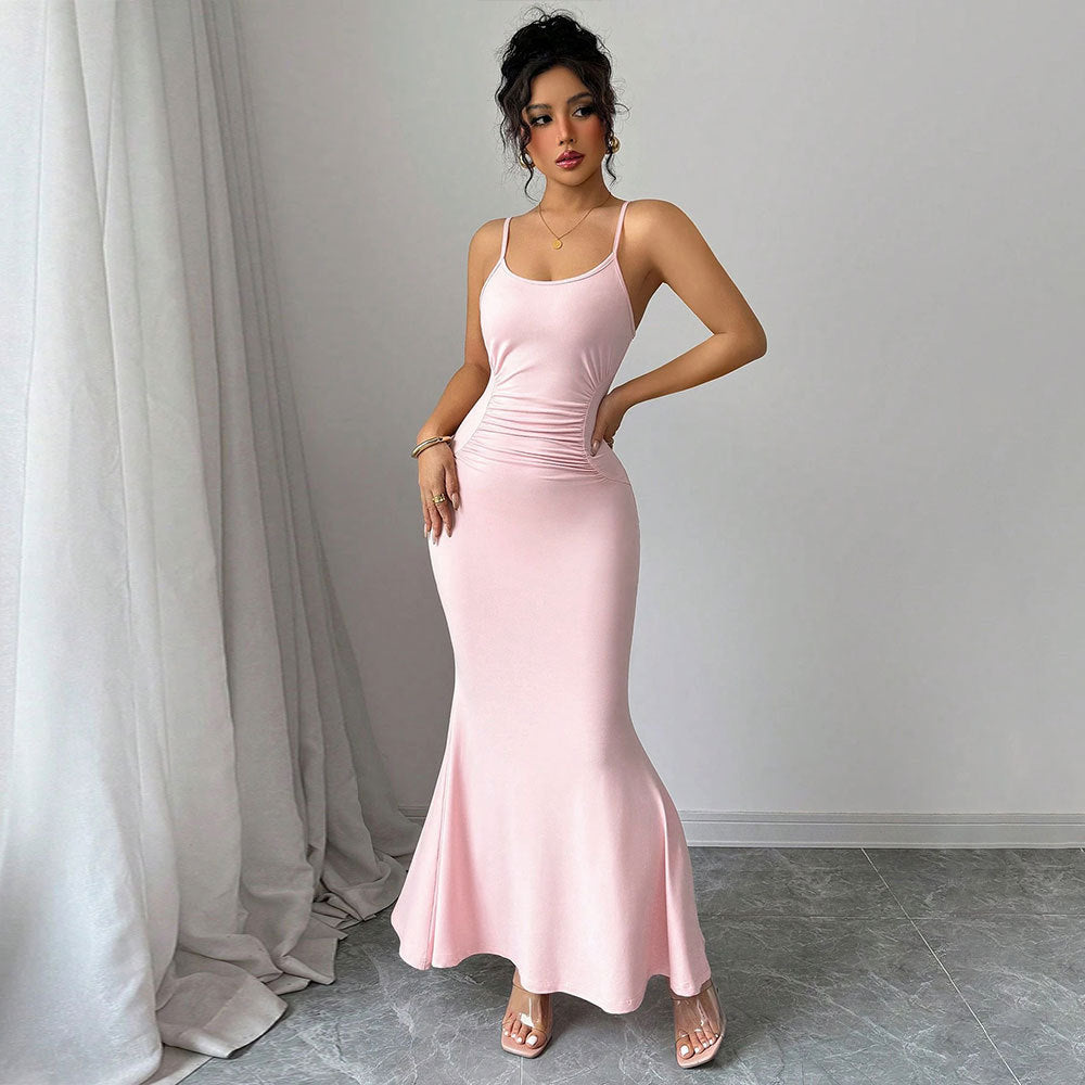 Robe maxi ajustée pour femmes avec des bretelles spaghetti et un design drapé sophistiqué Levoire