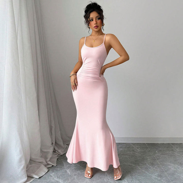 Robe maxi ajustée pour femmes avec des bretelles spaghetti et un design drapé sophistiqué Levoire