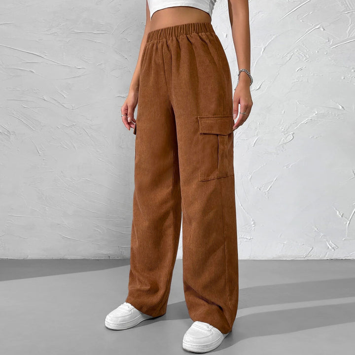 Pantalons cargo pour femmes en matériau velouté avec une taille élastique et des poches latérales pratiques Levoire