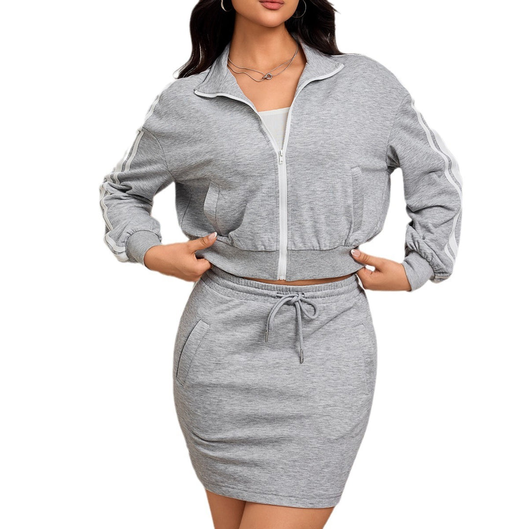 Ensemble de sport pour femme avec haut ajusté et mini jupe élégante Levoire