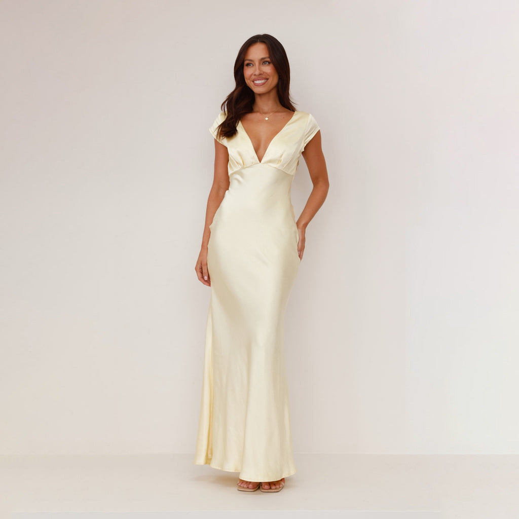 Robe maxi élégante pour femme avec décolleté en V profond et tissu satin fluide Levoire
