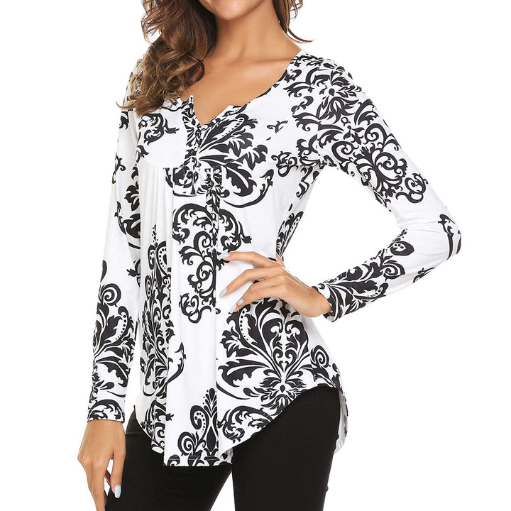 Levoire | T-shirt de sport en soie de lait imprimé asymétrique Fond blanc avec des fleurs en porcelaine noires, bleues et blanches