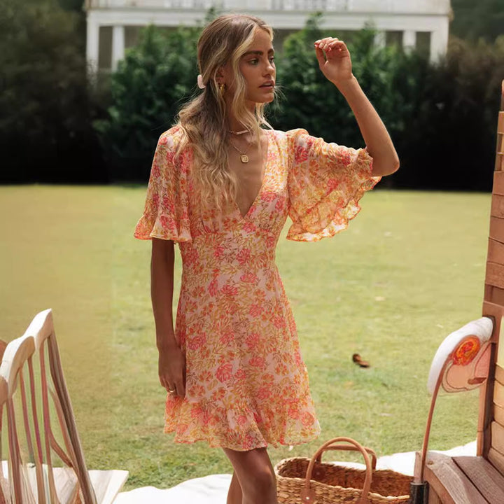 Robe portefeuille mini pour femme avec des manches volumineuses et découpe romantique au dos Levoire