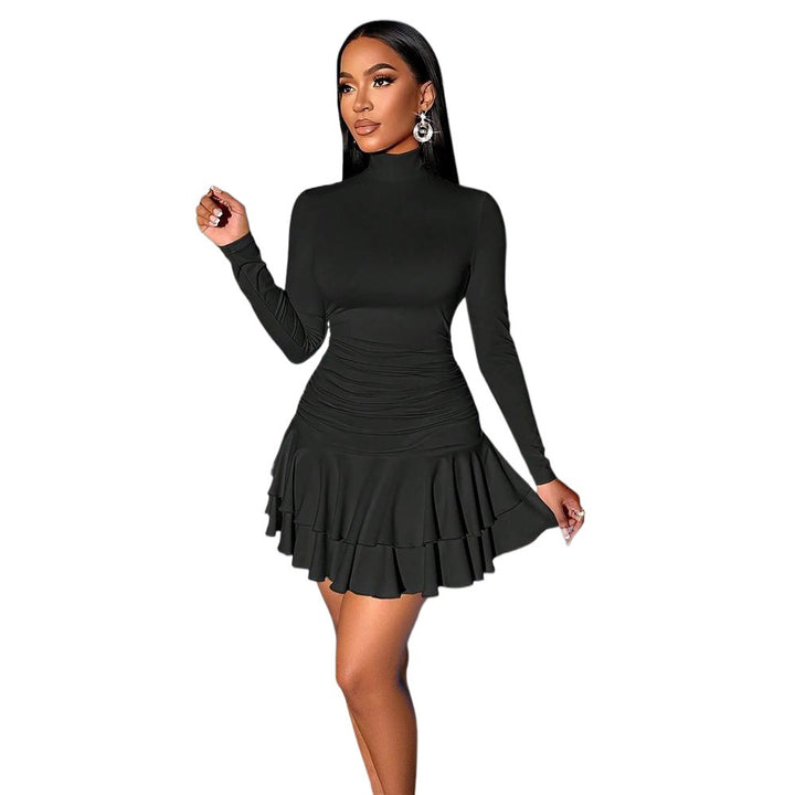 Robe ajustée pour femmes avec col haut et hem en volants Levoire