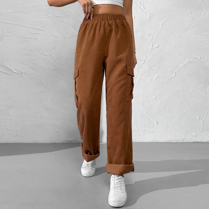 Pantalons cargo pour femmes en matériau velouté avec une taille élastique et des poches latérales pratiques Levoire
