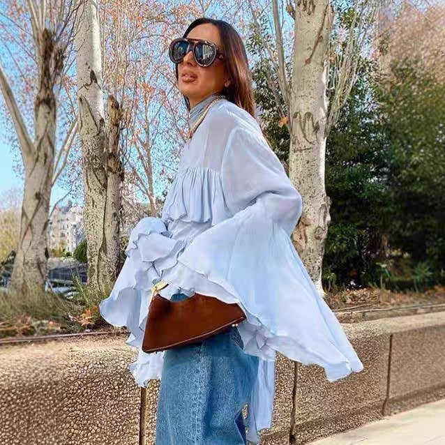 Blouse pour femmes avec un design de volants volumineux et des manches larges et flottantes Levoire