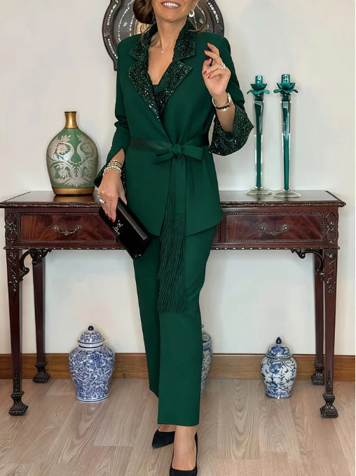 Ensemble de costume élégant pour femmes avec des accents scintillants et une ceinture ajustée Levoire