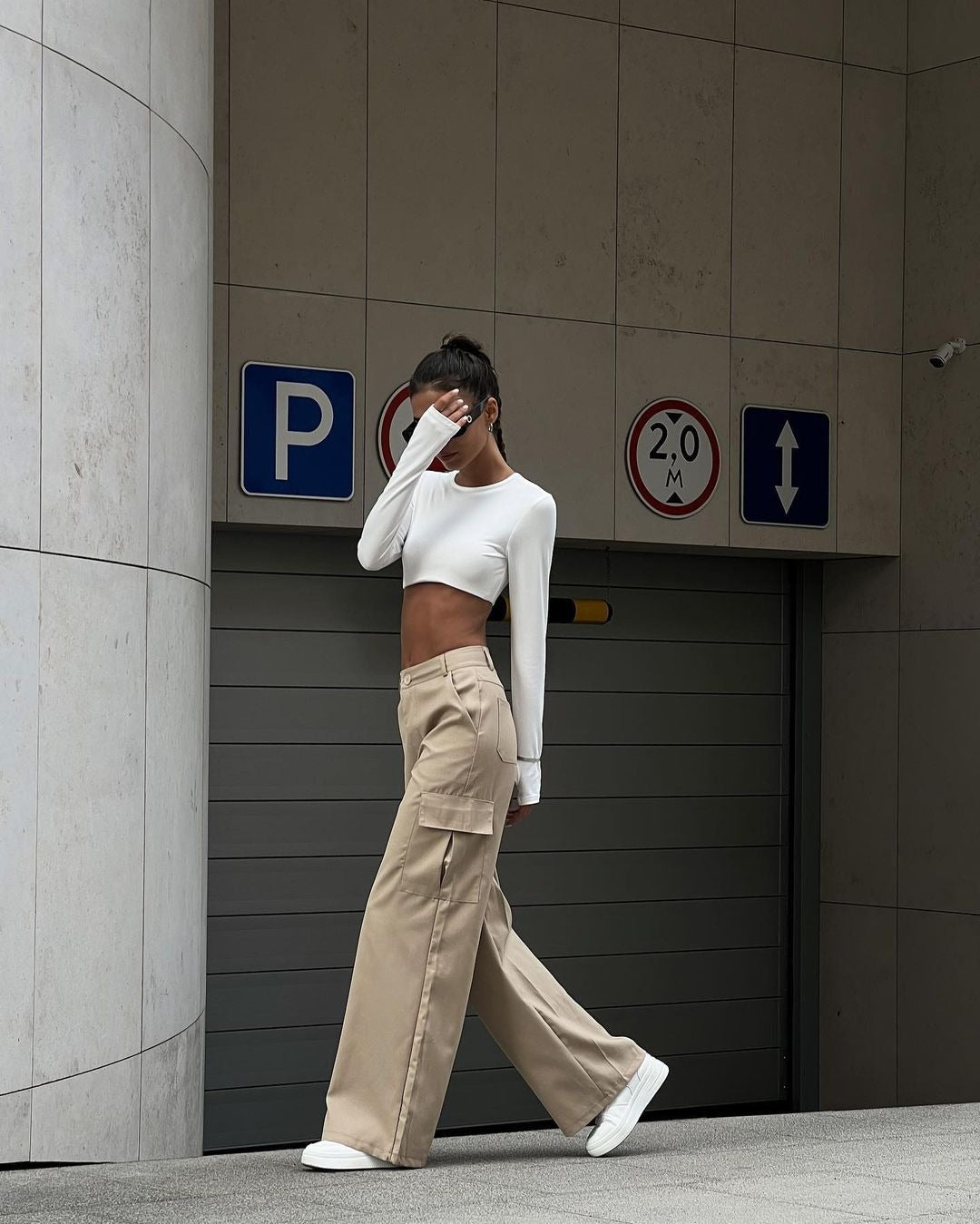 Pantalons cargo pour femmes dans une coupe décontractée avec des poches latérales pratiques Levoire