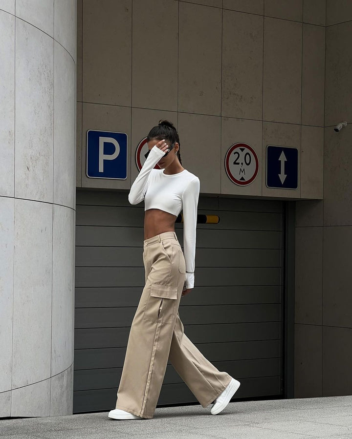 Pantalons cargo pour femmes dans une coupe décontractée avec des poches latérales pratiques Levoire