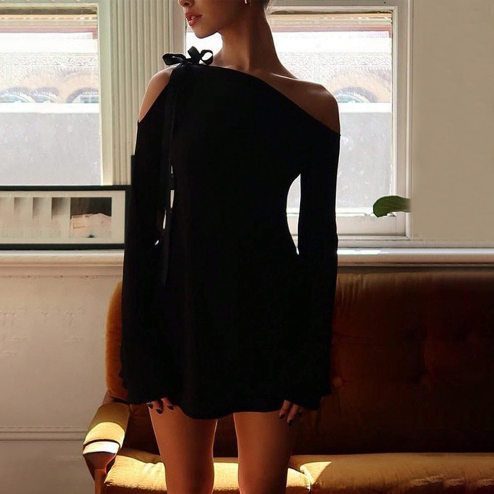Robe mini femme avec design décolleté et détail volant élégant Levoire