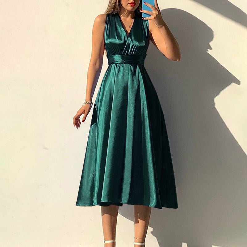 Levoire | Robe De Soirée À Décolleté En V Élégance Unie Avec Décolleté Sexy Au Dos Vert