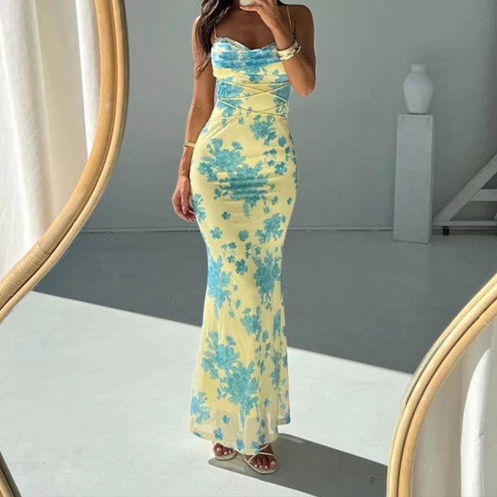 Robe maxi pour femmes avec des détails de drapés raffinés et des motifs floraux Levoire