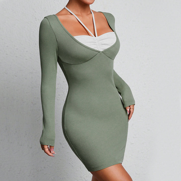 Robe longue ajustée à manches longues pour femmes avec décolleté sophistiqué et fin détails côtelés Levoire