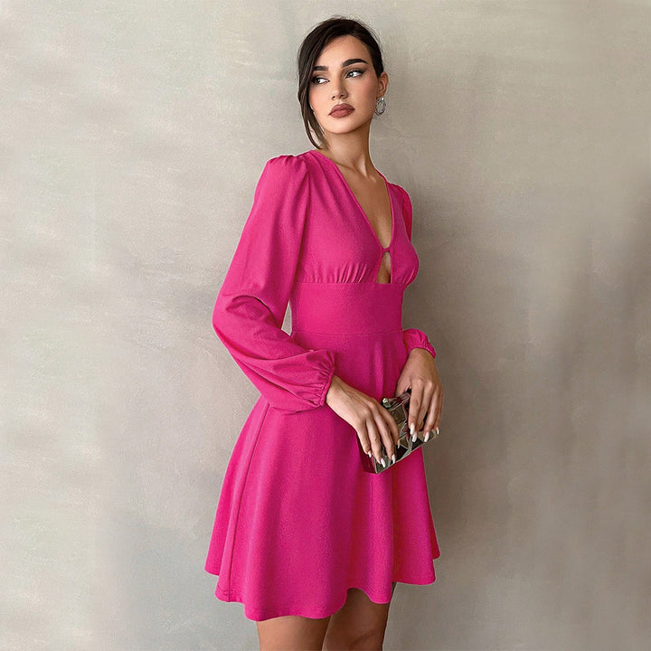 Robe mini pour femme avec décolleté en V profond et élégantes manches bouffantes Levoire