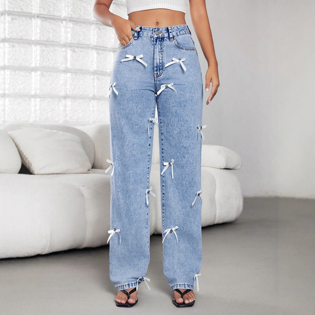 Jeans larges pour femmes avec des nœuds décoratifs et des détails de boutons Levoire