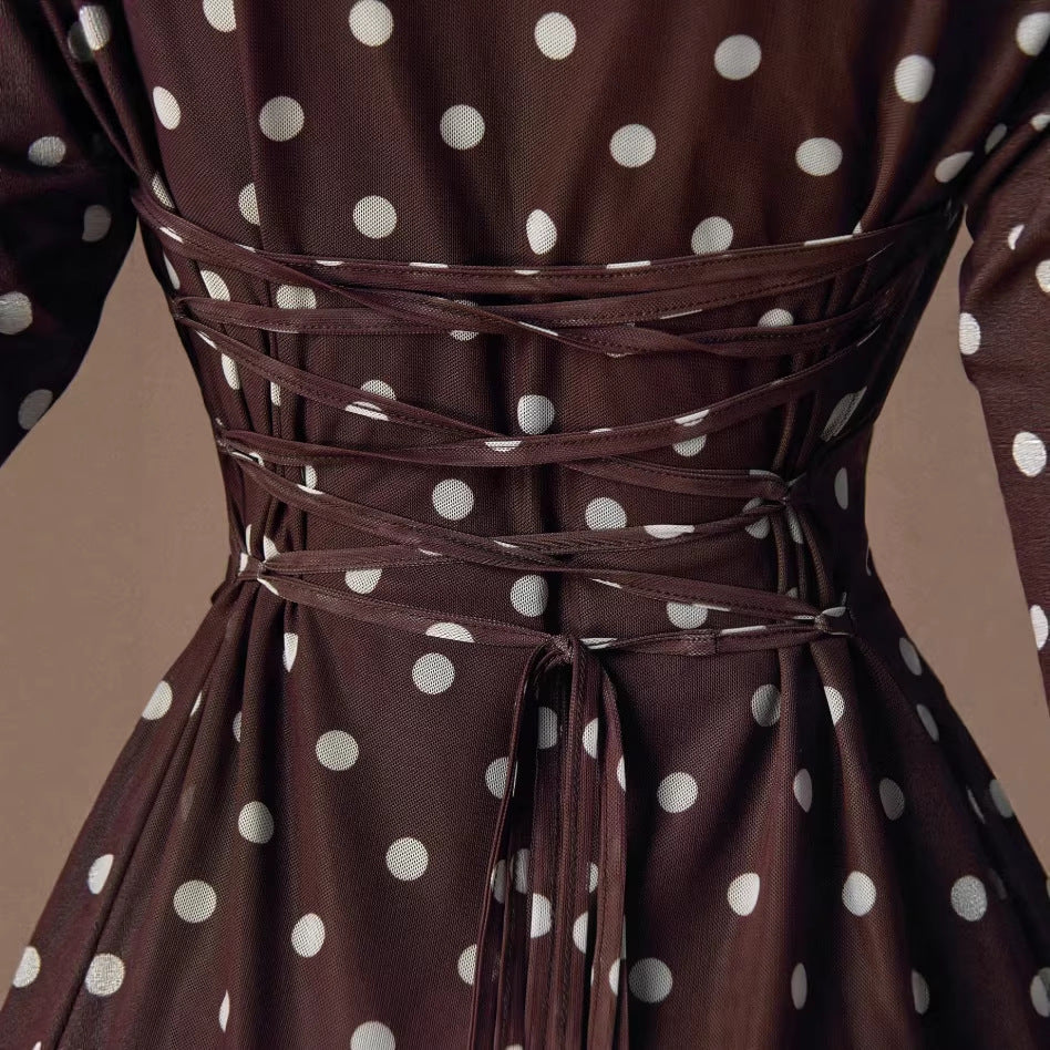 Robe mini pour femmes avec des manches transparentes et un design à pois Levoire