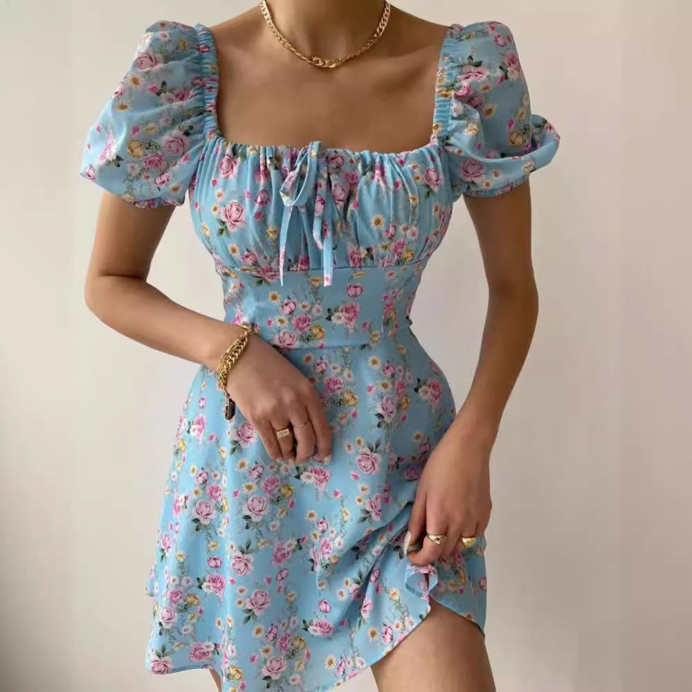Robe mini joueuse pour femmes avec détails en volants et motif floral Levoire