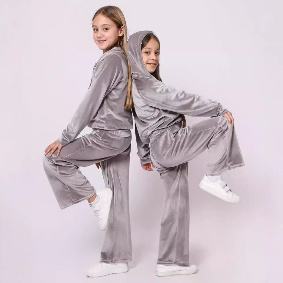 Levoire | Confortable ensemble de sport pour filles en chapeau en velours et sweat-shirt