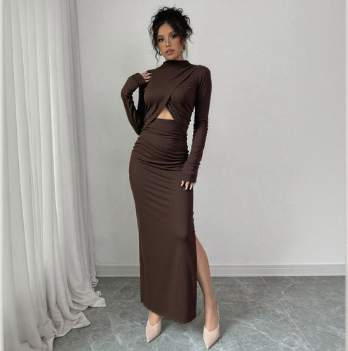 Robe portefeuille pour femmes avec une fente sophistiquée et de longues manches élégantes Levoire