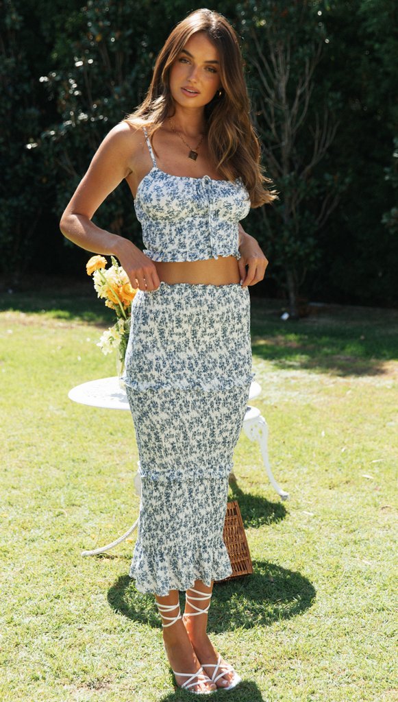 Ensemble pour femmes en deux pièces composé d'un crop top et d'une jupe midi à motif floral Levoire