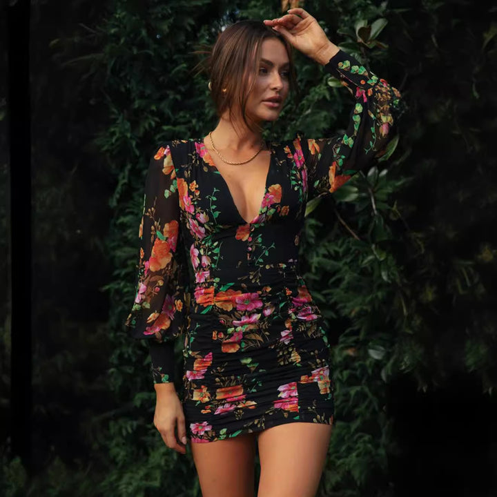 Robe mini ajustée pour femmes avec design floral et détails volants Levoire