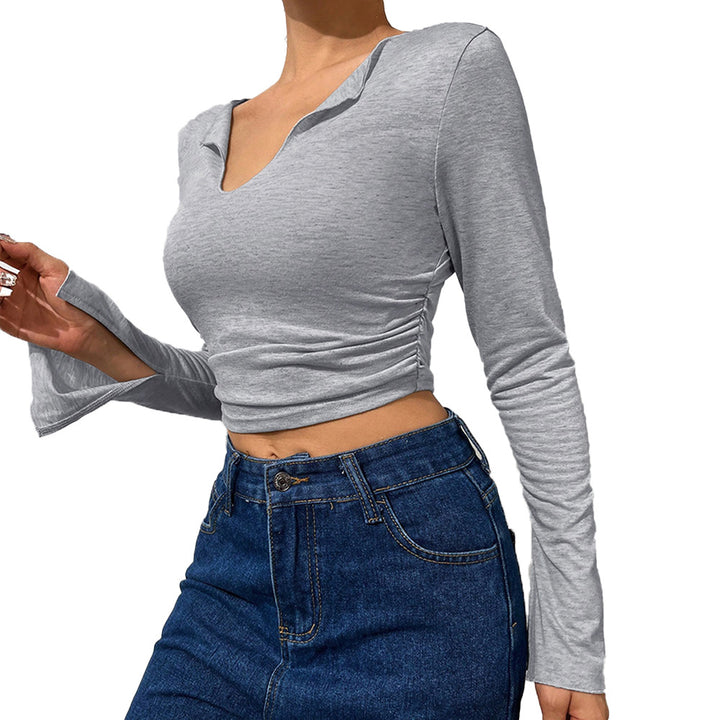 Chemise femme courte à manches longues avec des manches en trompette à la mode et un élégant col en V Levoire