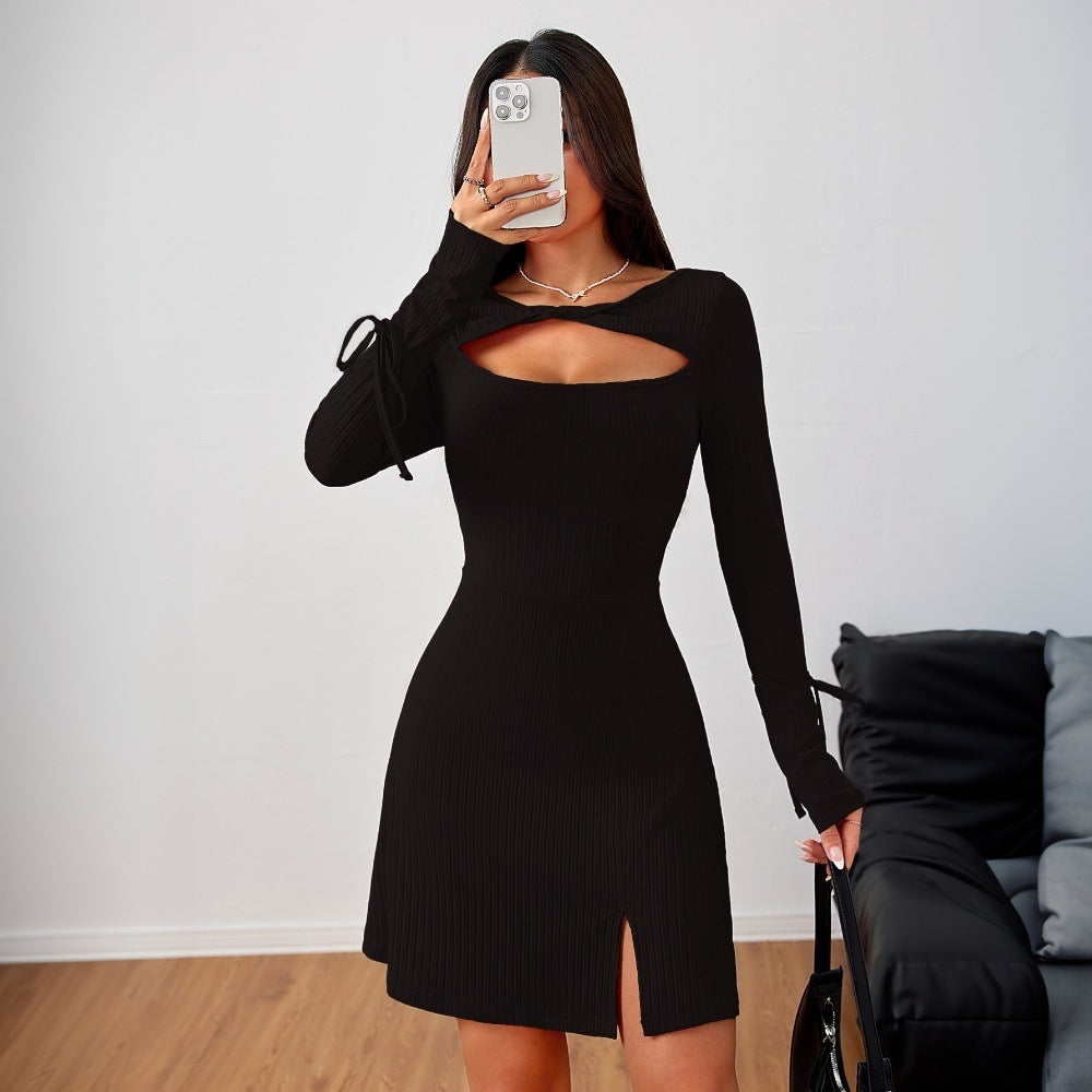 Robe mini ajustée pour femmes avec manches longues et décolleté découpé Levoire