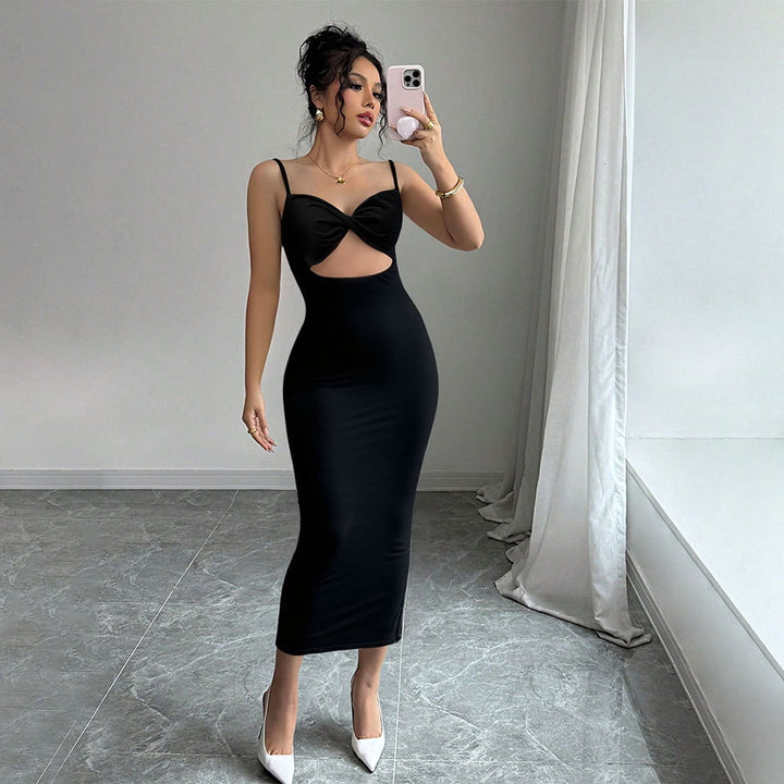 Robe midi ajustée pour femmes avec découpe élégante et fines bretelles spaghetti Levoire