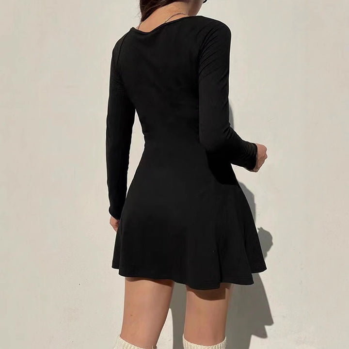 Robe mini femme avec décolleté carré élégant et coupe ajustée Levoire