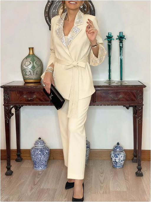 Ensemble de costume élégant pour femmes avec des accents scintillants et une ceinture ajustée Levoire