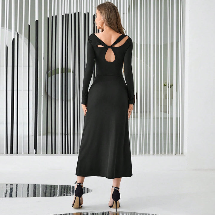 Robe maxi femme avec encolure asymétrique et détail découpé chic Levoire