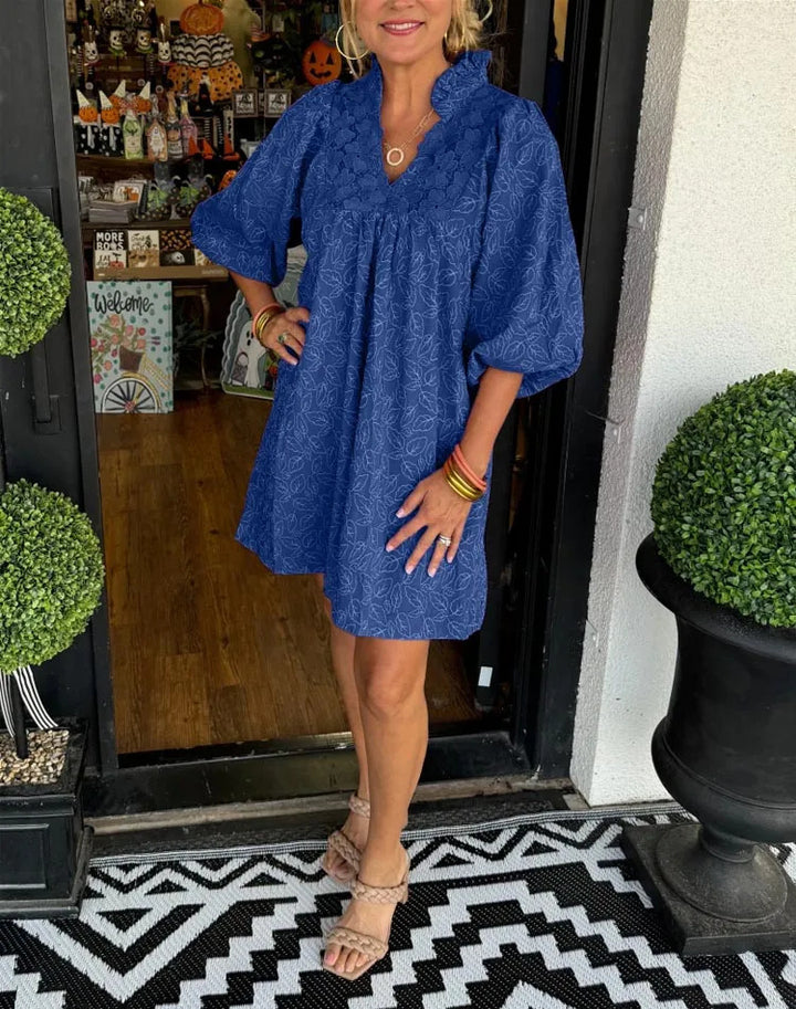 Robe décontractée pour femmes avec des détails en volants et un élégant col en V Levoire