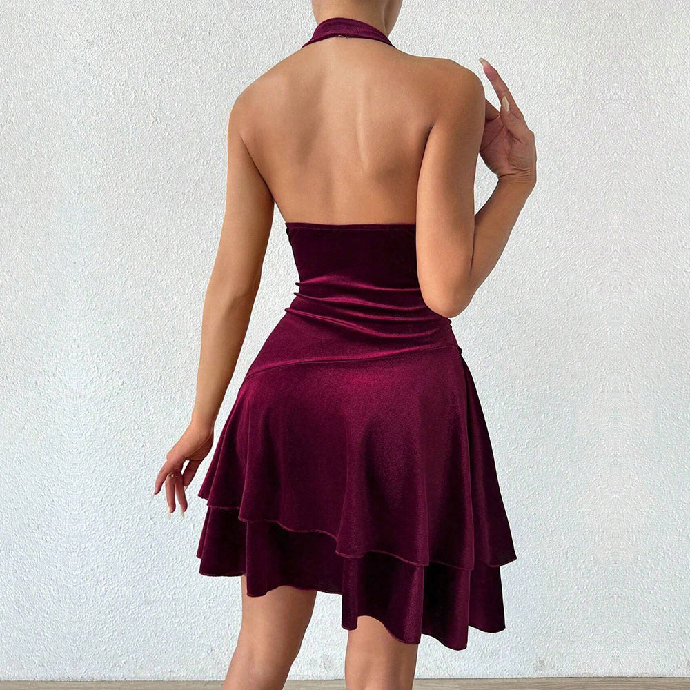 Robe de soirée ajustée pour femmes avec jupe volée et design à col halter Levoire