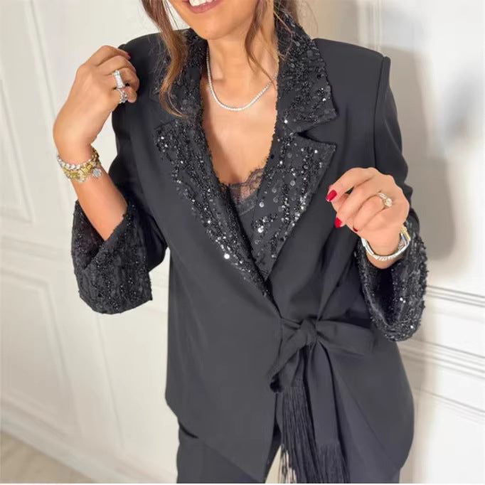 Ensemble de costume élégant pour femmes avec des accents scintillants et une ceinture ajustée Levoire