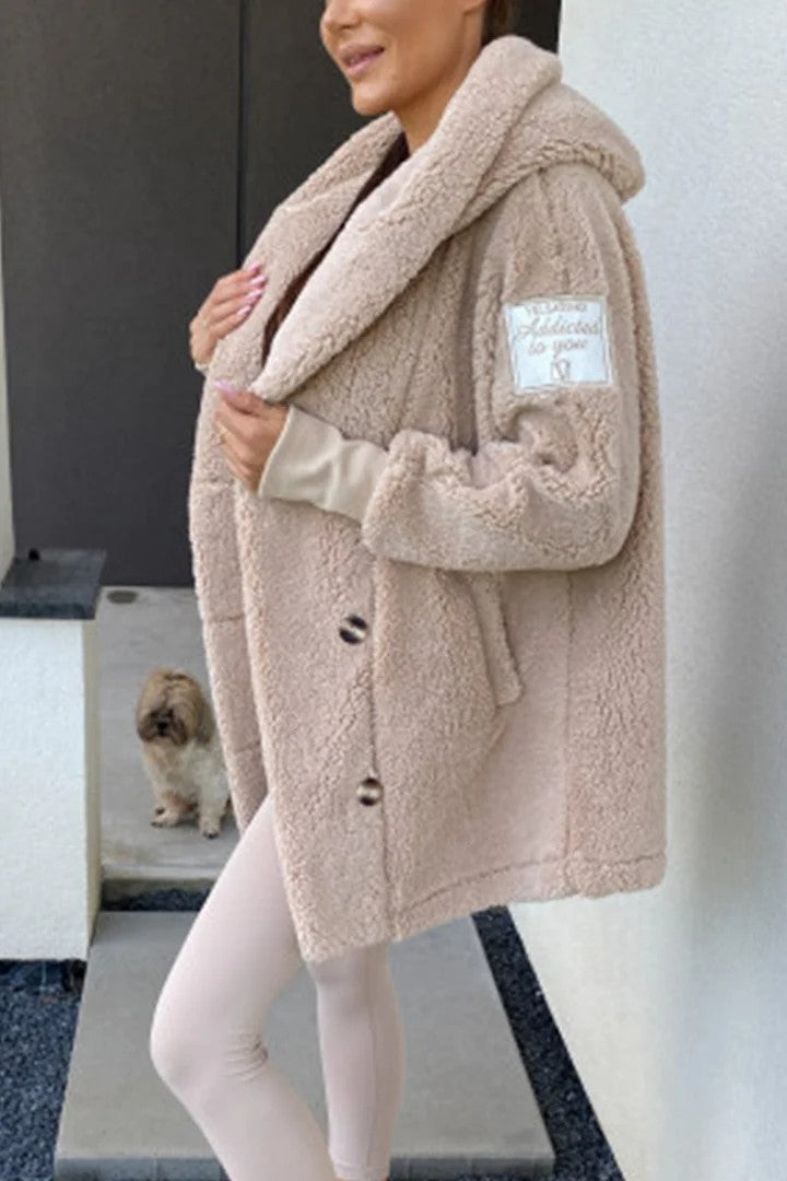 Veste en fourrure teddy pour femmes avec col classique et poches pratiques Levoire